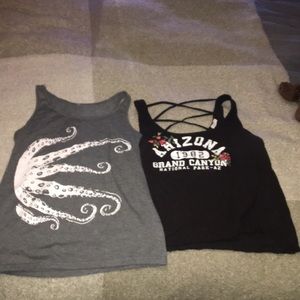 🧚🏻‍♀️SUPER SALE🧚🏻‍♀️Bundle of two Tank tops!